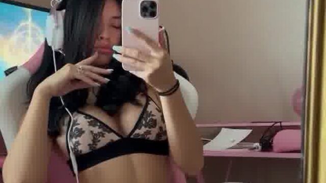 Aishah Sofey  Hot Video – Nude Shower Body On Chair