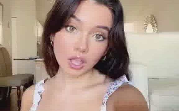 Sophie Michelle Onlyfans  – Show Her Boobs