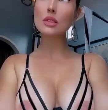 Amanda Cerny Onlyfans  – Show Her Boobs