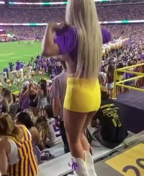 Abigaillutz Flashing Boobs At LSU Crowd