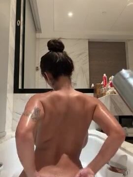 Bufalika Ika D’Auria Masturbating On Bathtub Onlyfans